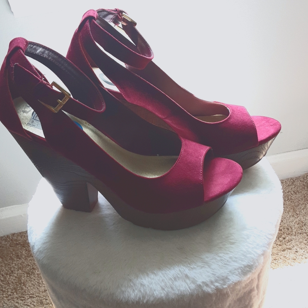 Guess 10 Burgundy